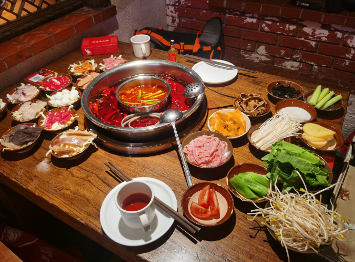 二线城市开大队长老火锅店有前景吗？