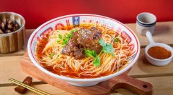 李成就鲜烫牛肉米线加盟