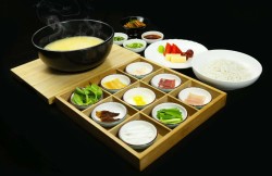 三品阁过桥米线加盟