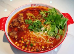 黔美人酸汤米粉加盟