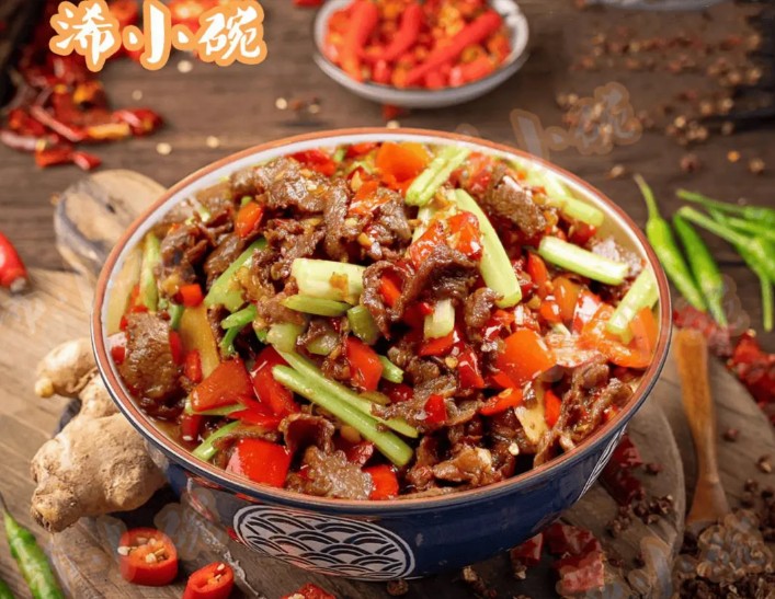 小成本创业选快餐？浠小碗川湘小碗菜加盟能赚多少钱？