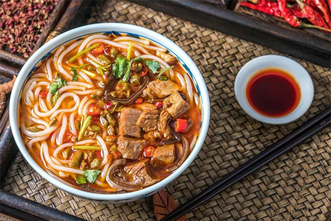 薛笑笑地摊螺蛳粉加盟有市场竞争力吗？