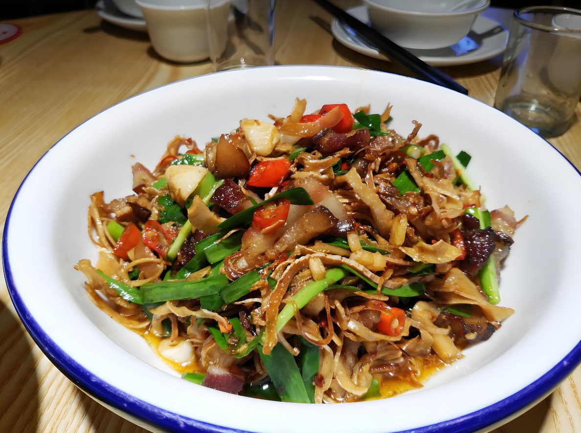 川老伯川湘菜适合加盟吗？开店成本是？