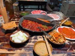 重庆四间火锅加盟