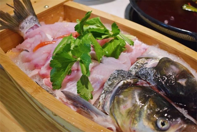 鱼宫主鲜鱼火锅加盟怎么样？发展前景如何？