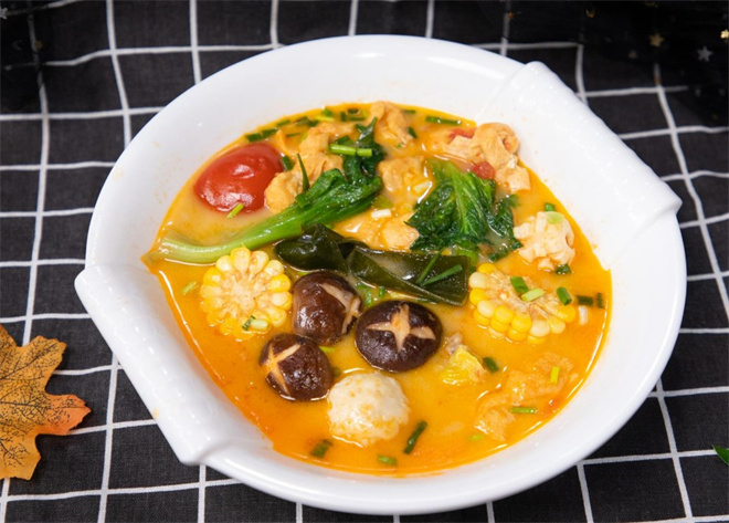 江美丽阿婆麻辣烫加盟要求高不高？创业压力吗？