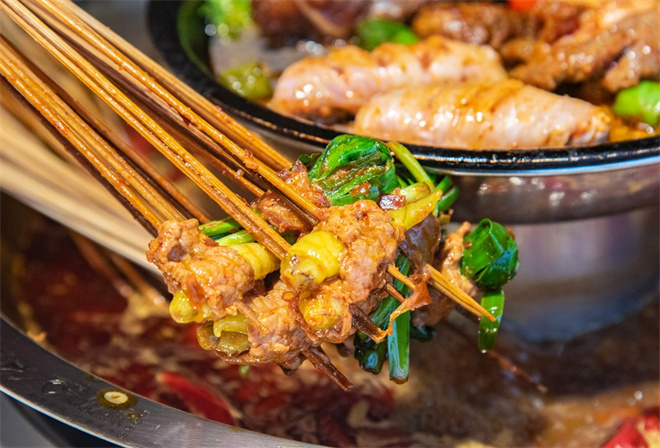 牛鲜鲜串串香加盟费多少钱？