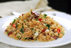 张山野云南野生菌炒饭