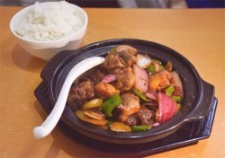 涵沁斋黄焖鸡米饭