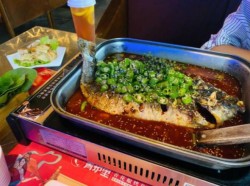 青炉里青花椒烤鱼