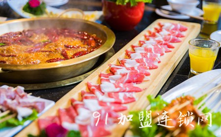 安井火锅食材超市加盟费用怎么样？创业无后顾之忧加盟者即可轻松快乐赚钱