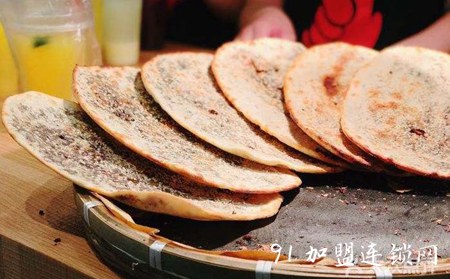 久哥锅盔已经用电烤锅盔谁还用围炉