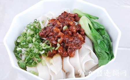 海碗居老北京炸酱面加盟店学技术比较实惠