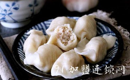 东方饺子王加盟费是怎么算的，只是白给总部吗？