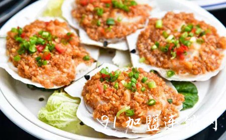 百晓生烤生蚝加盟费用在长长的品尝海鲜美味的队伍面前很不足为道